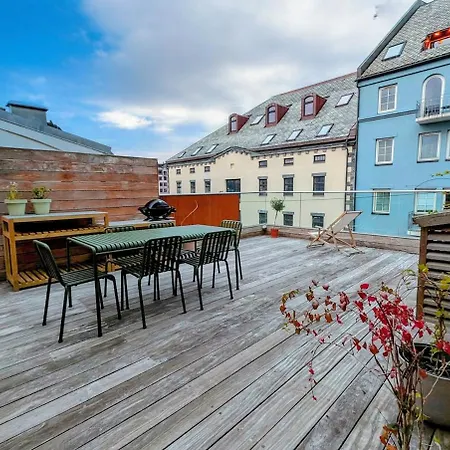 Sea View, Terrace & Garage In The Heart Of Town