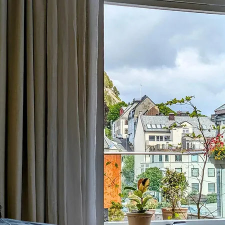 Apartment Sea View, Terrace & Garage In The Heart Of Town *