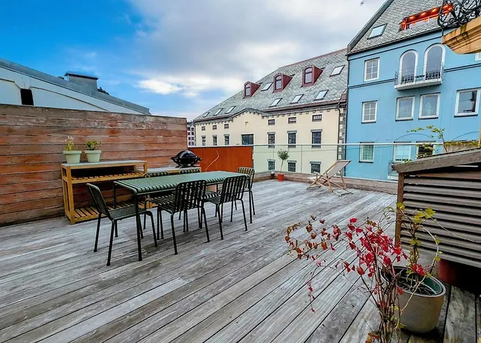 Sea View, Terrace & Garage In The Heart Of Town