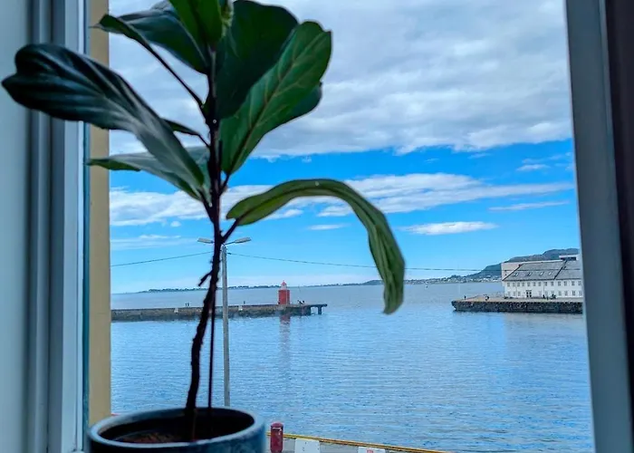 Sea View, Terrace & Garage In The Heart Of Town *