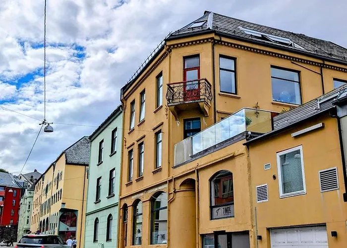 Sea View, Terrace & Garage In The Heart Of Town *