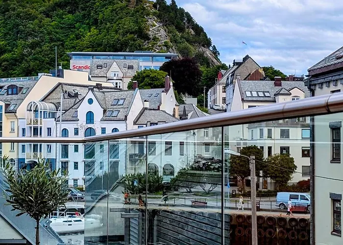 Sea View, Terrace & Garage In The Heart Of Town Appartement